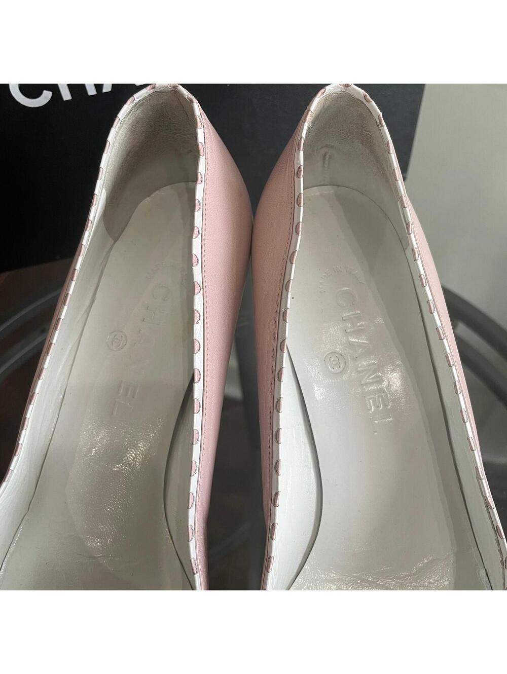 Chanel 2004 Pink Point Toe Pumps | Size 40/9.5 - Picture 2 of 7
